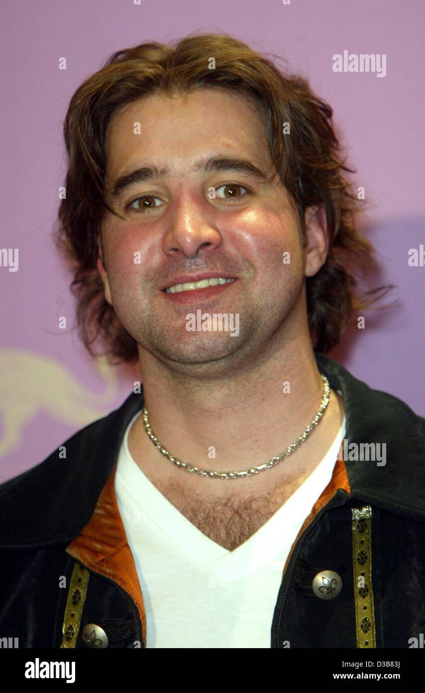 (Dpa) - Scott Stapp della band "credo" è in posa al tabellone per le affissioni premi mostra, Las Vegas, 9 dicembre 2002. Foto Stock