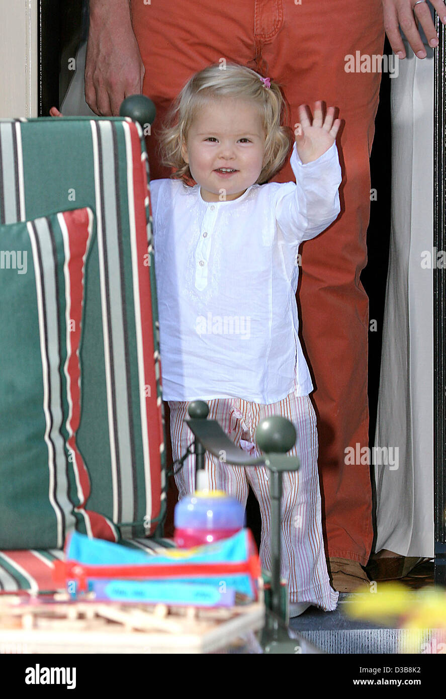 (Dpa) - l'immagine mostra la principessa dei Paesi Bassi Amalia, la figlia della corona olandese principe Willem-Alexander e Crown Princess Maxima presso la famiglia del residence Villa Eikenhorst a Wassenaar, Paesi Bassi, 17 luglio 2005. (Paesi Bassi) Foto Stock