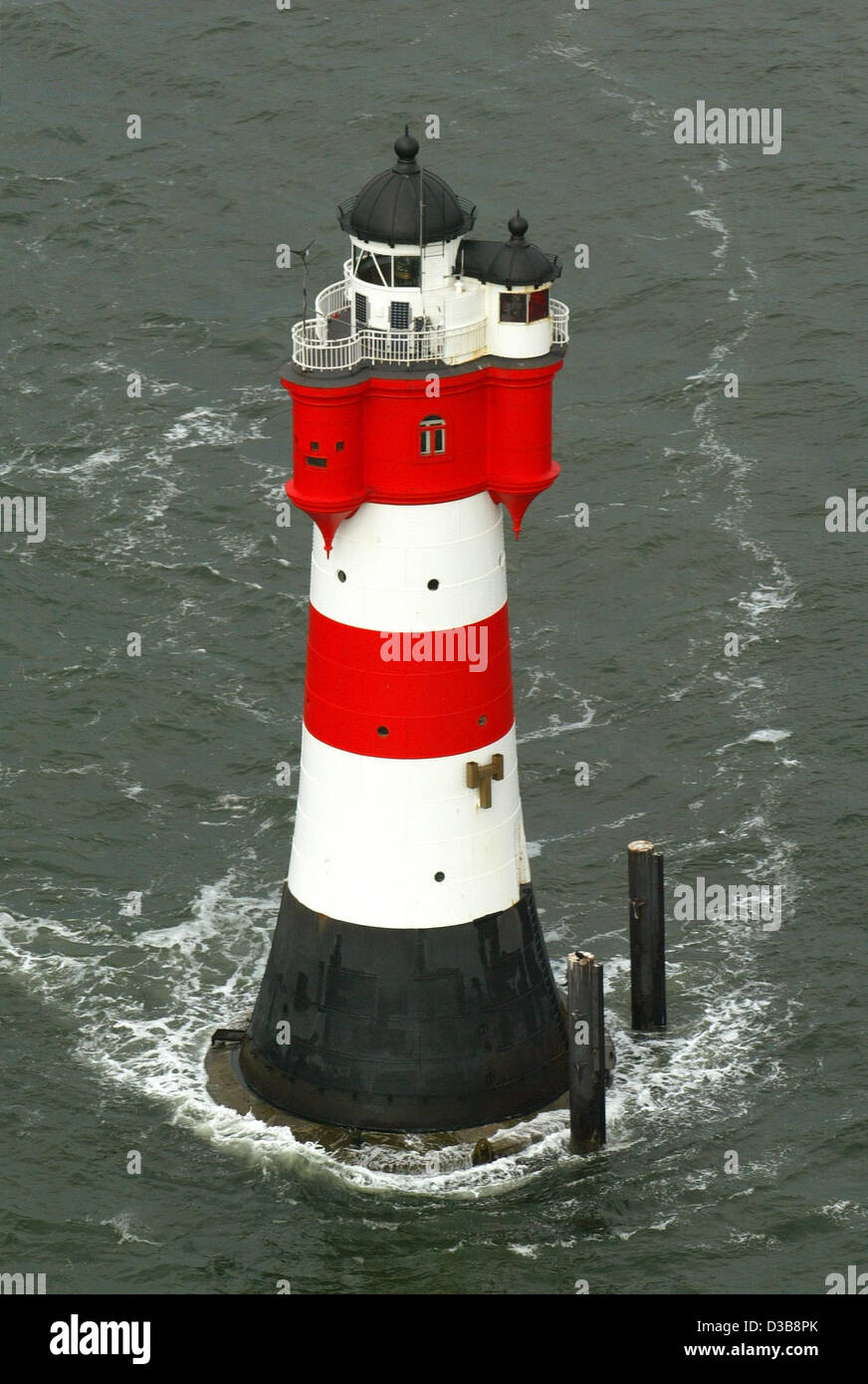 La foto mostra il faro storico "sabbia rossa' nella parte esterna del fiume Weser vicino a Bremerhaven, Germania, 04 settembre 2002. Foto Stock