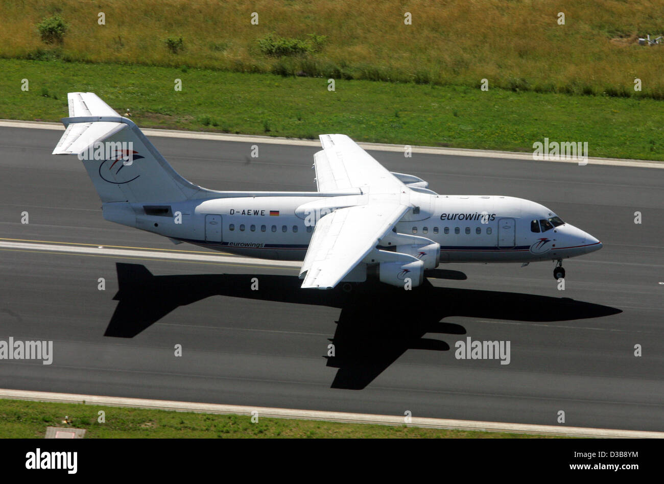 (Dpa) - l'immagine mostra il decollo di un "Eurowings' aeromobile in Friederichshafen, Germania, 3 luglio 2005. Foto Stock