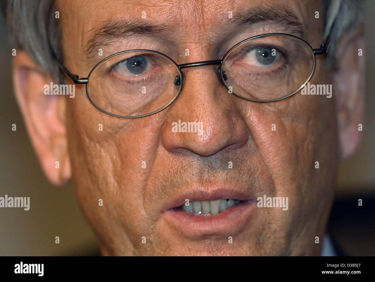 (Dpa) - Heinrich von Pierer, testa del tedesco produttore di elettronica Siemens, parla durante un equilibrio conferenza stampa a Monaco di Baviera, 5 dicembre 2002. Foto Stock