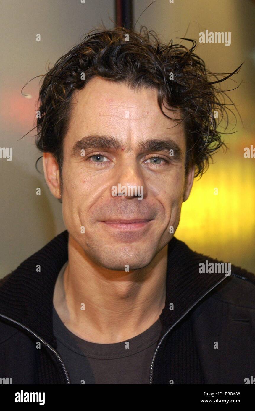 (Dpa) - Tedesco il regista Tom Tykwer ("Lola corre", "cielo", "Wintersleepers') raffigurato nella colonia, 25 novembre 2002. Foto Stock