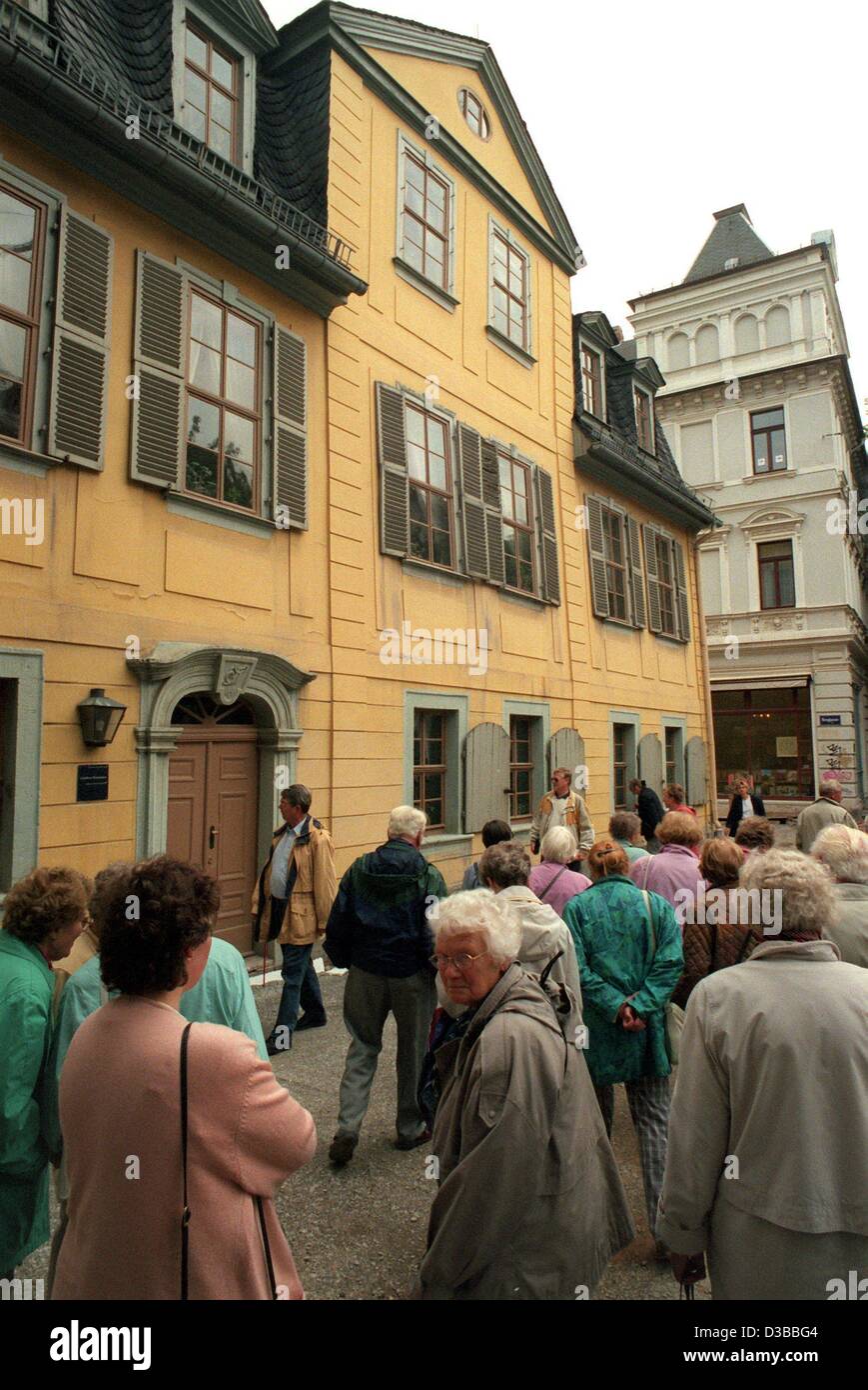 (Dpa) - Schiller House è uno dei più popolari attrazioni di Weimar, 18 giugno 1998. È stato costruito nel 1777 ed era di Schiller ultimo domicilio dal 1802 fino alla sua morte nel 1805. Nel 1989 la casa fu aperto come un museo. Weimar classica con i suoi edifici artistici è stata dichiarata patrimonio mondiale Unesco S Foto Stock