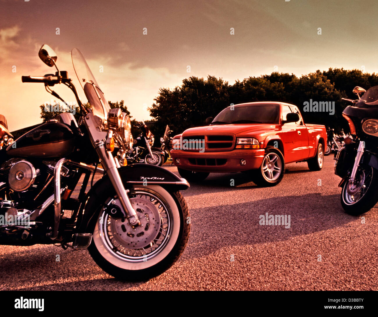 Dodge Dakota Pick up truck e Harley Davidson Road King motocicli Foto Stock