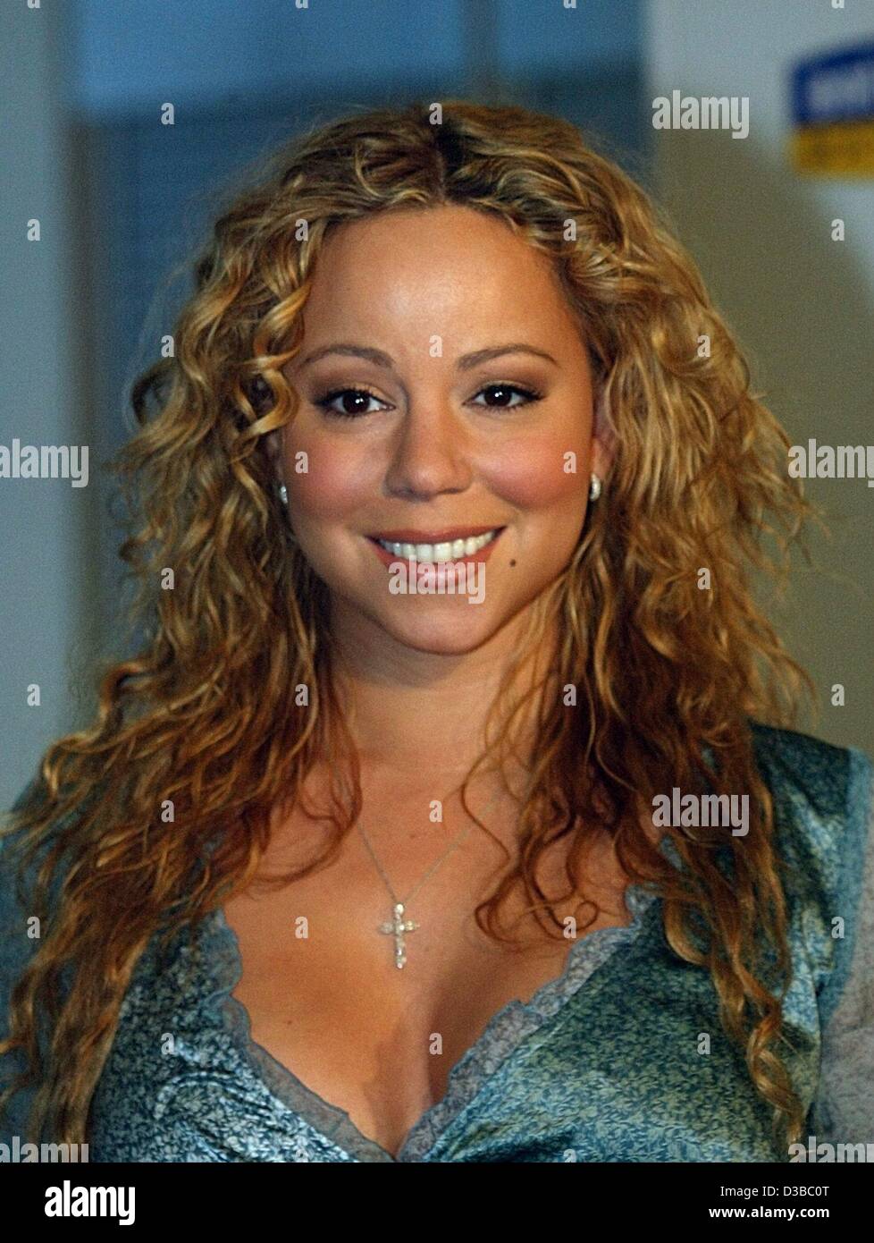 (Dpa) - US cantante Mariah Carey raffigurato nella parte anteriore di una stazione radio di Monaco di Baviera, 2 novembre 2002. La diva del pop ha presentato il suo nuovo singolo "attraverso la pioggia" in Germania. Foto Stock