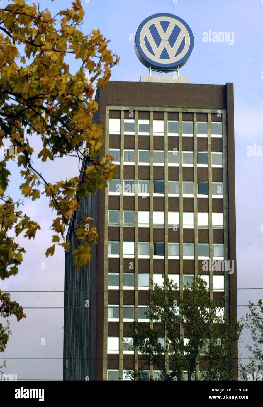 Dpa) - Una vista della Volkswagen edificio sede a Wolfsburg, in Germania,  il 9 ottobre 2002 Foto stock - Alamy