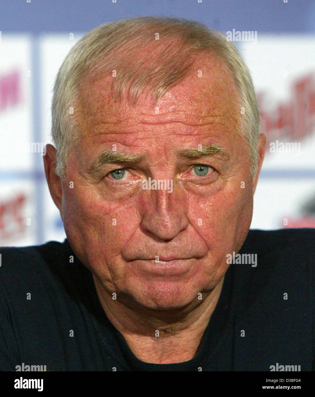 (Dpa) - Uli Wegner, il tedesco della boxe allenatore della squadra di boxe Sauerland, raffigurato in Magdeburg, 12 giugno 2003. Wegner è il coach dei boxer Sven Ottke. Foto Stock