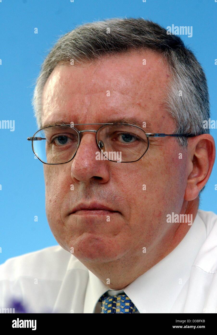 (Dpa) - Klaus Rauscher, CEO della nuova energia gruppo Vattenfall Europe, raffigurato in una conferenza stampa a Berlino, 11 giugno 2003. Vattenfall Europe vuole crescere nel 2003, la redditività è il primo obiettivo prima di aumentare la produzione e le vendite, Rauscher detto. Il terzo più grande gruppo energetico tedesco obiettivi a Foto Stock
