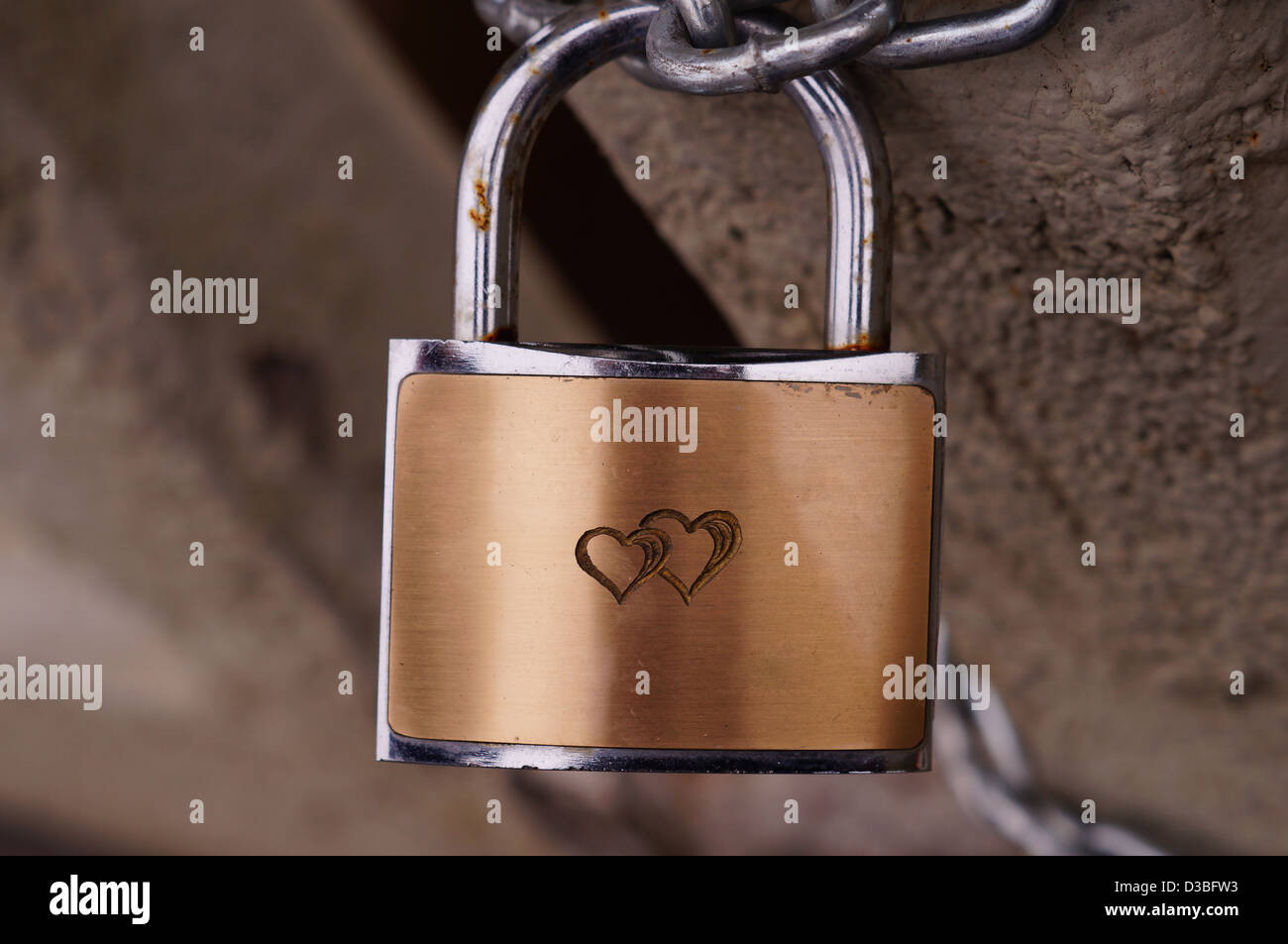 Cuore sul lucchetto in bronzo Foto Stock