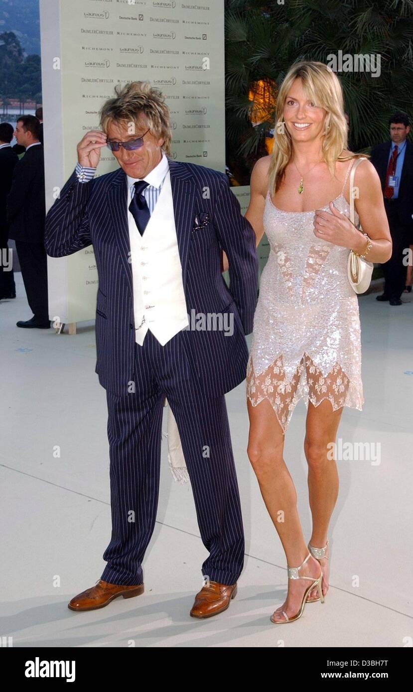 (Dpa) - British cantante rock Rod Stewart e la sua fidanzata Penny Lancaster arrivare alla cena di gala per il Premio Laureus presso lo sport club di Monte Carlo, 19 maggio 2003. Il 'Laureus World Sports Award' sarà presentata il 20 maggio 2003 a Monte Carlo per la quarta volta. Foto Stock