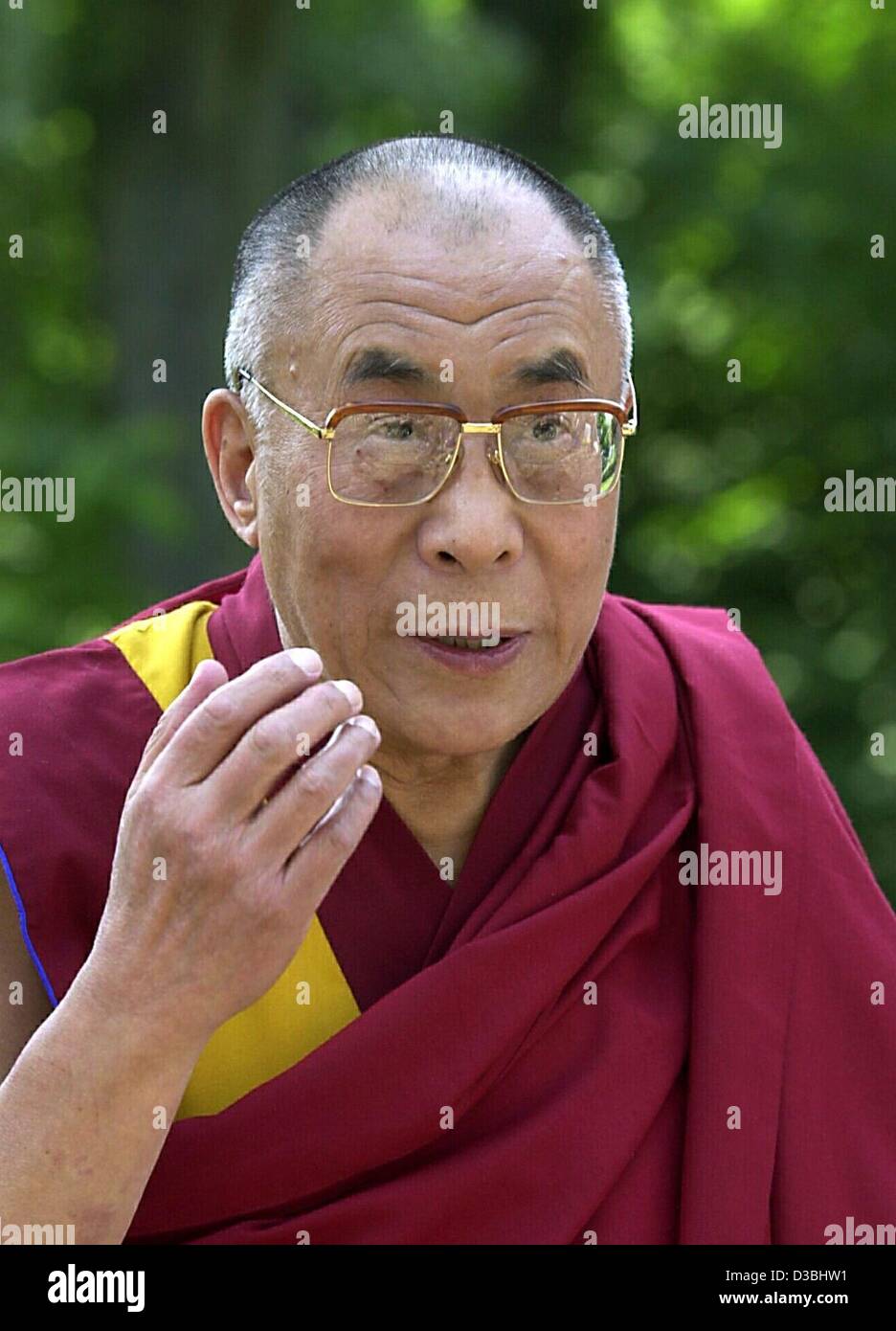 (Dpa) - Il Dalai Lama nella foto di Wiesbaden, Germania, 28 maggio 2003. Il Dalai Lama è il religioso e capo politico del Tibet e prenderà parte in questo anno la Chiesa Ecumenica Congresso di Berlino. Foto Stock