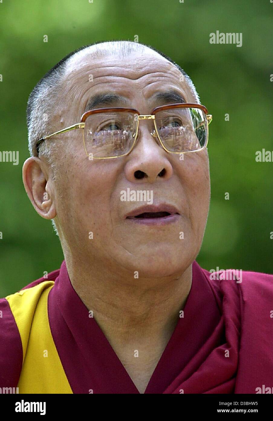(Dpa) - Il Dalai Lama nella foto di Wiesbaden, Germania, 28 maggio 2003. Il Dalai Lama è il religioso e capo politico del Tibet e prenderà parte in questo anno la Chiesa Ecumenica Congresso di Berlino. Foto Stock