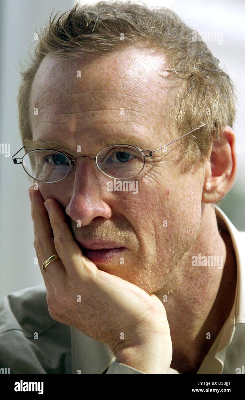 (Dpa) - William Forsythe, coreografo americano e direttore del balletto di Francoforte e il teatro avantgarde TAT (teatro presso la torre) di Francoforte, 27 maggio 2003. Forsythe è nato a New York nel 1949 e ha studiato danza e coreografia all Università di Jacksonville. Dal 1973 - 1980 era il ch Foto Stock