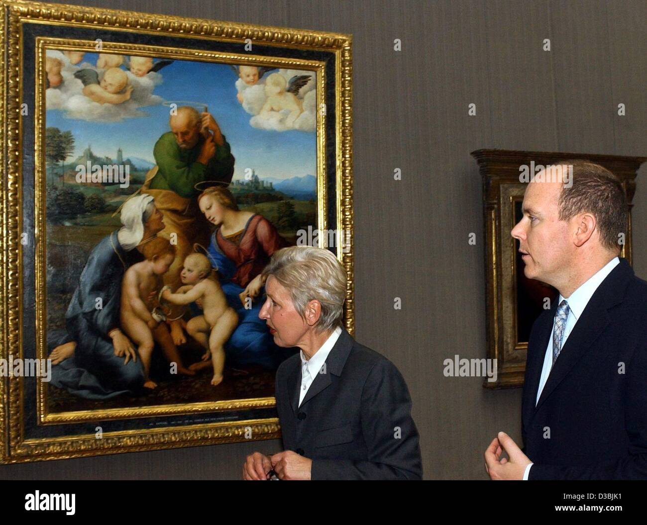 (Dpa) - Il Principe Alberto di Monaco visiti la Vecchia Pinacoteca di Monaco di Baviera, Germania, 25 marzo 2003. Curatrice Caroline Syre spiega Raphael del dipinto 'Die Heilige Familie aus dem Hause Canigiani' ('Canigiani Santa Famiglia') a lui. Insieme con la nuova pinacoteca Vecchia Pinakothek museum completa una legge Foto Stock