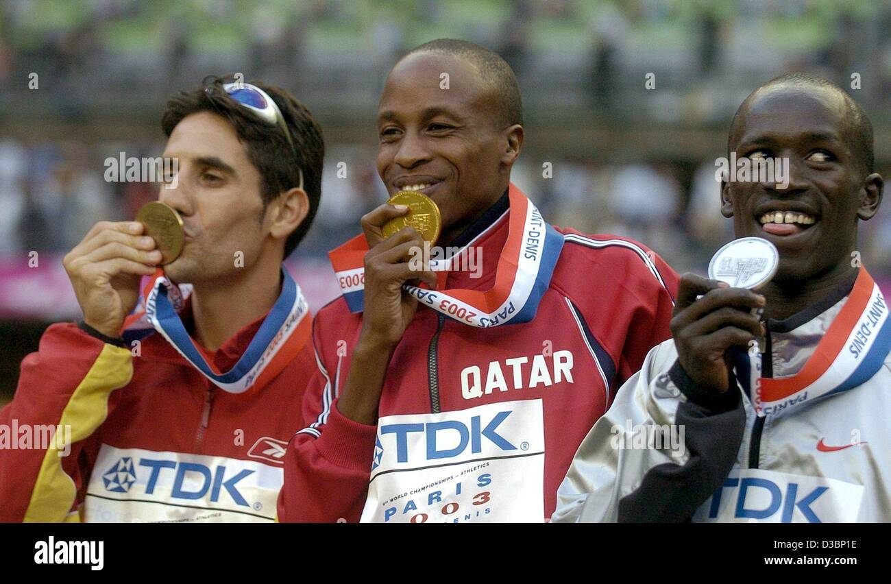 (Dpa) - I vincitori degli uomini 3000m Siepi evento, (da L:) Spagna's Eliseo Martin (bronzo), Saif Saaeed Shaheen dal Qatar (oro) e del Kenya Kemboi Ezechiele (argento), costituiscono con le loro medaglie sul podio un giorno dopo l'evento, durante la nona IAAF Atletica Campionati del Mondo allo Stade de Foto Stock