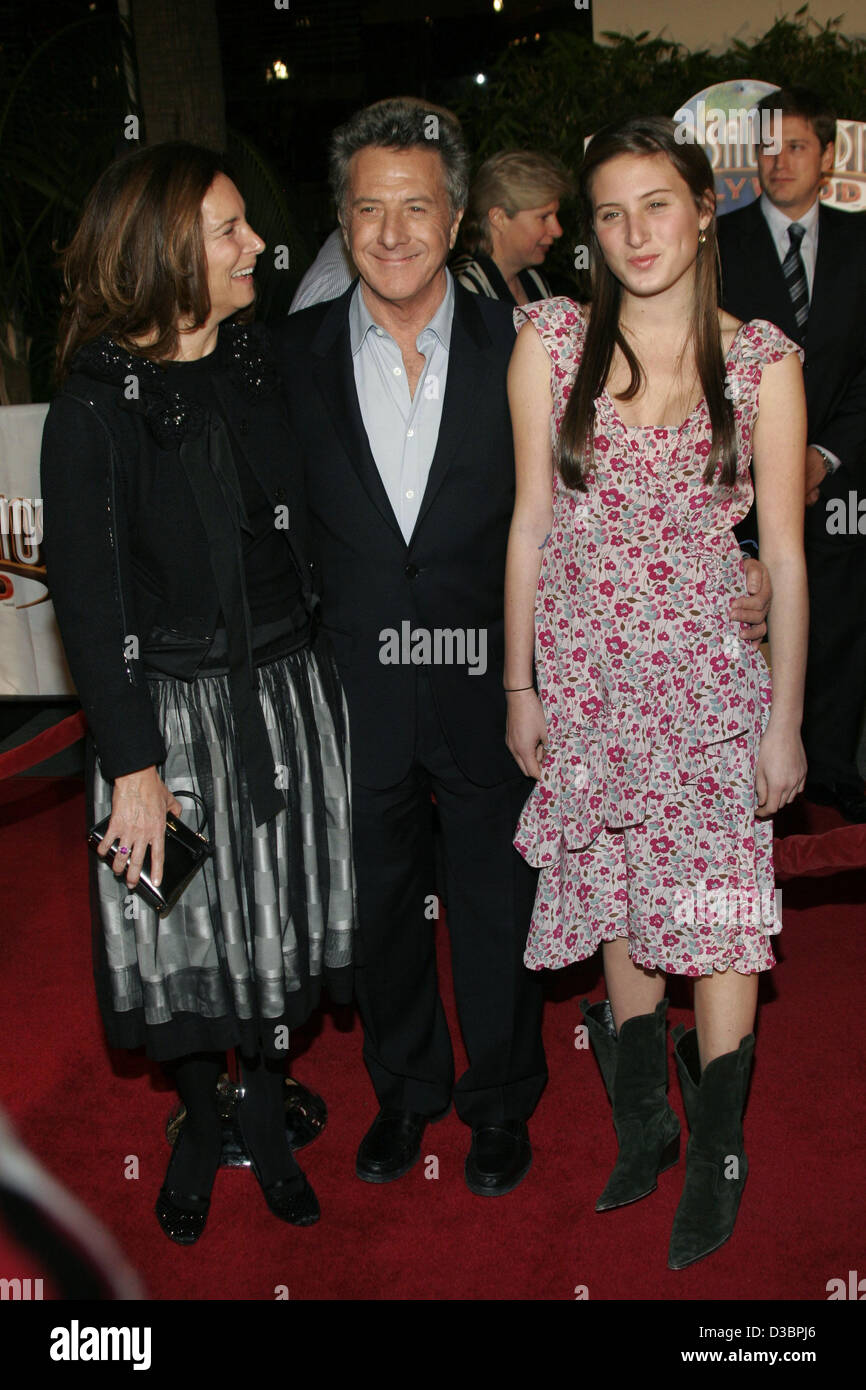 (Dpa) - attore statunitense Dustin Hoffman, sua moglie Lisa e la loro figlia arriva per il 'Meet l' Fockers premiere a Los Angeles, Stati Uniti d'America, 16 dicembre 2004. Foto Stock