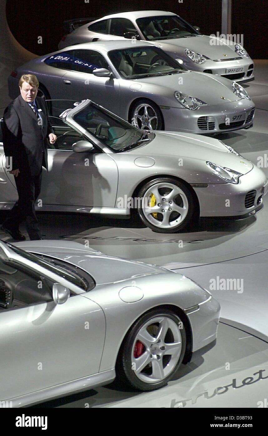 (Dpa) - Un numero di vetture Porsche della serie 911 sono esposti presso la international auto show IAA di Francoforte, Germania, 16 settembre 2003. Secondo le informazioni della federazione dell'industria automobilistica VDA le esportazioni di automobili premium ha sostenuto la sua posizione nella contrazione del mercato statunitense. Po Foto Stock