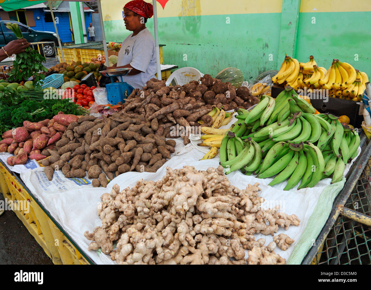 Cibo caraibico di stallo del mercato,DOMINICA Foto Stock