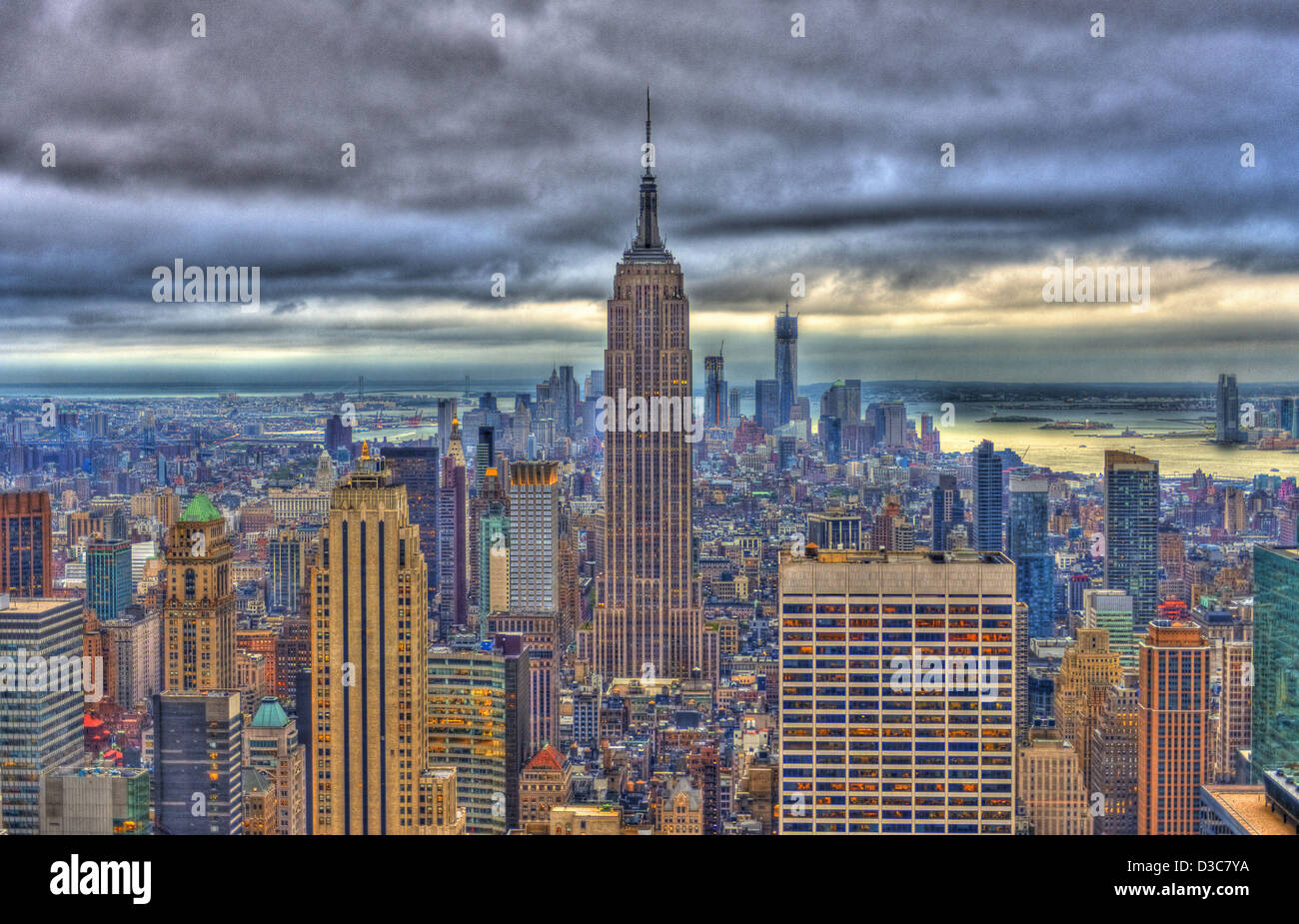 VIiew dal Rockefeller torre con l'Empire State Building , Manhattan, New York City (effetto speciale) Foto Stock