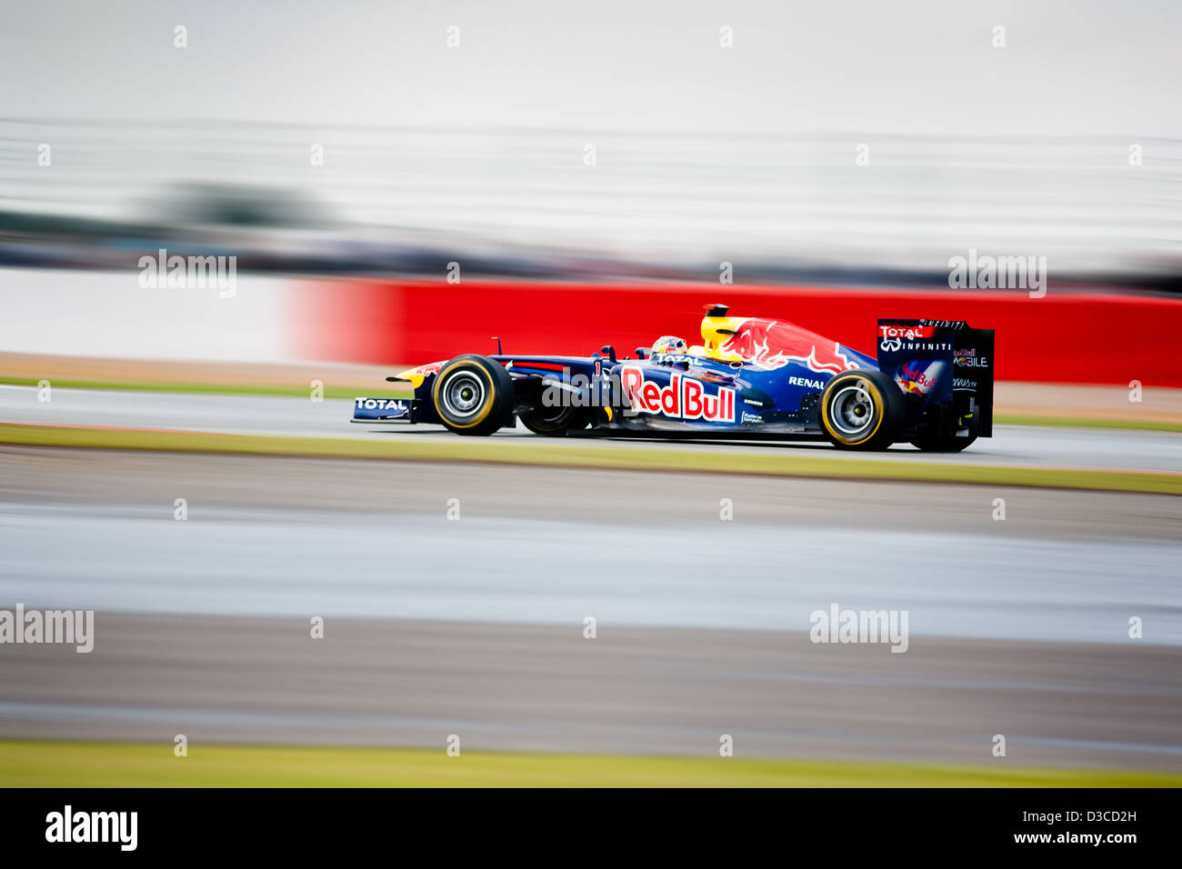Sebastian Vettel sul circuito di Silverstone Corning Becketts Foto Stock