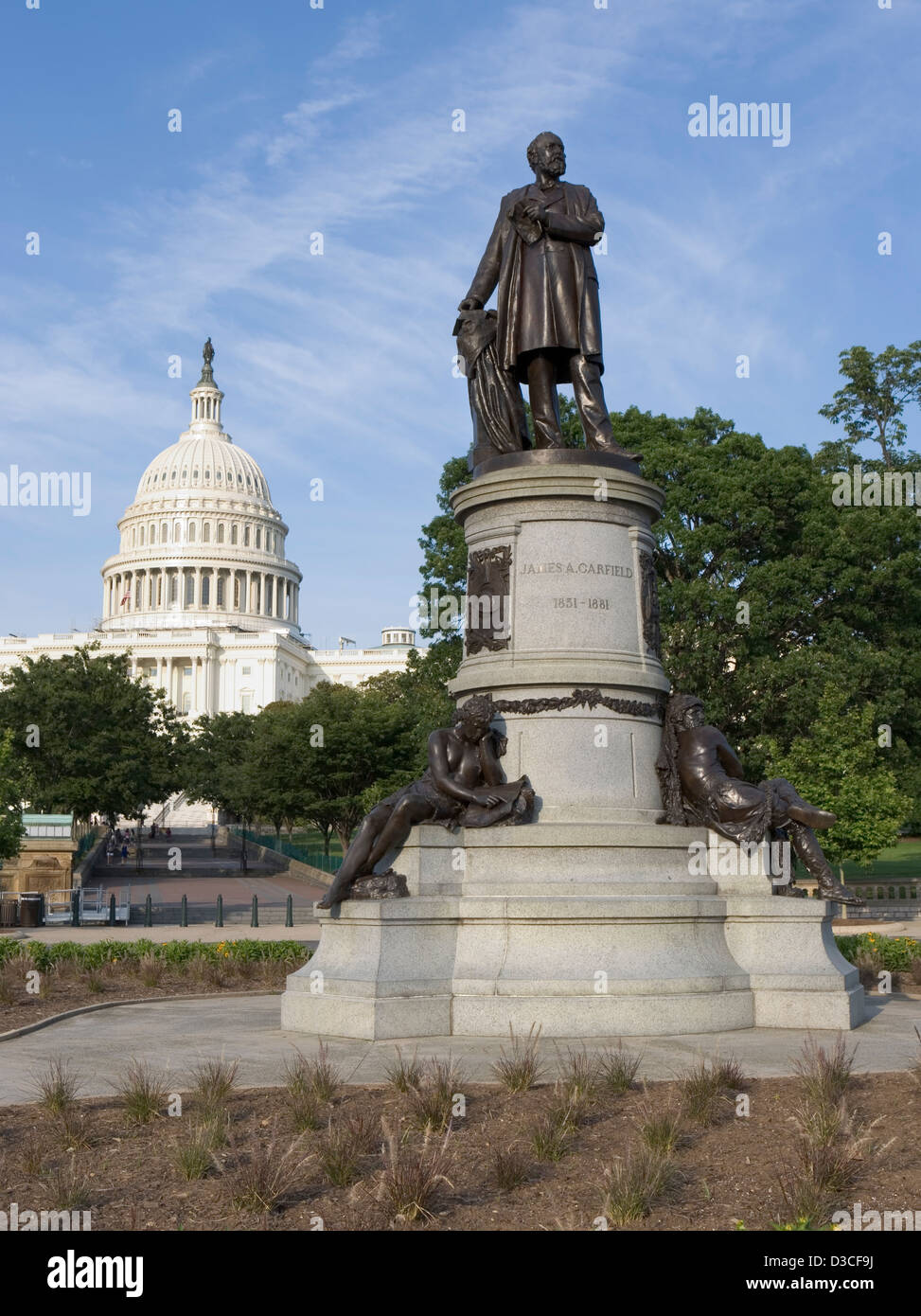 Statua del Presidente James Garfield davanti al Senato degli Stati Uniti edificio in Washington DC, Stati Uniti d'America Foto Stock