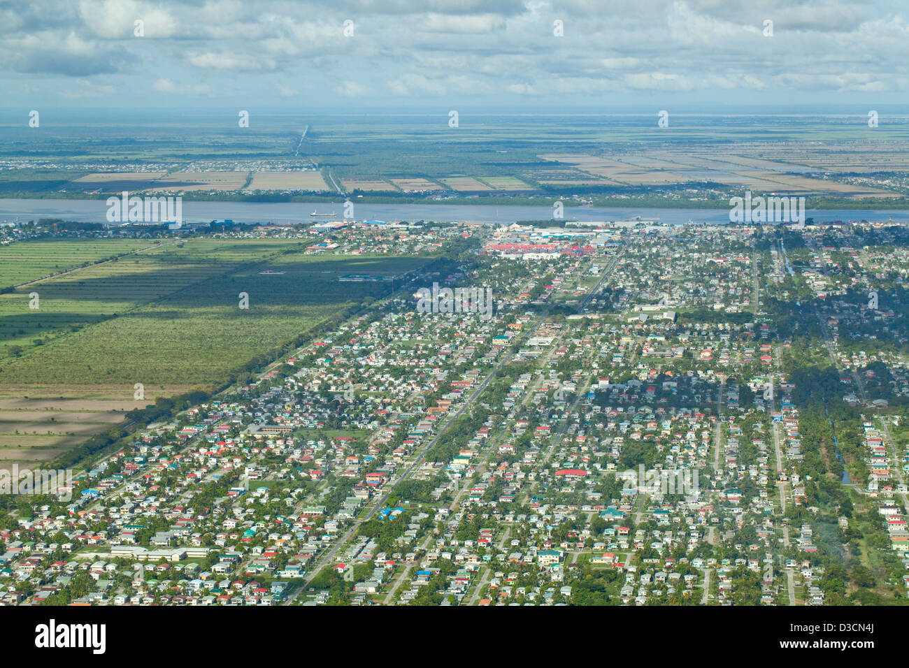 Georgetown, Guyana. Palude di drenato lungo il fiume Demerara, utilizzato per alternanza di casa residenziale estates agricoltura. Foto Stock