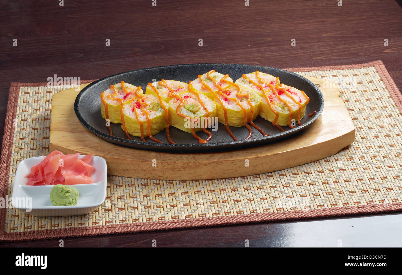 Giapponese Fritto in tempura sushi .tradizionale cibo giapponese Foto Stock