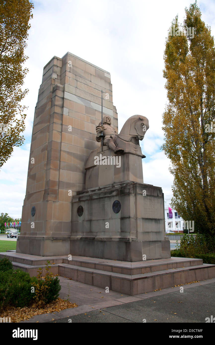 Memoriale di guerra la statua di Re Giorgio V sul lato provvisoria del Parlamento a Canberra Foto Stock