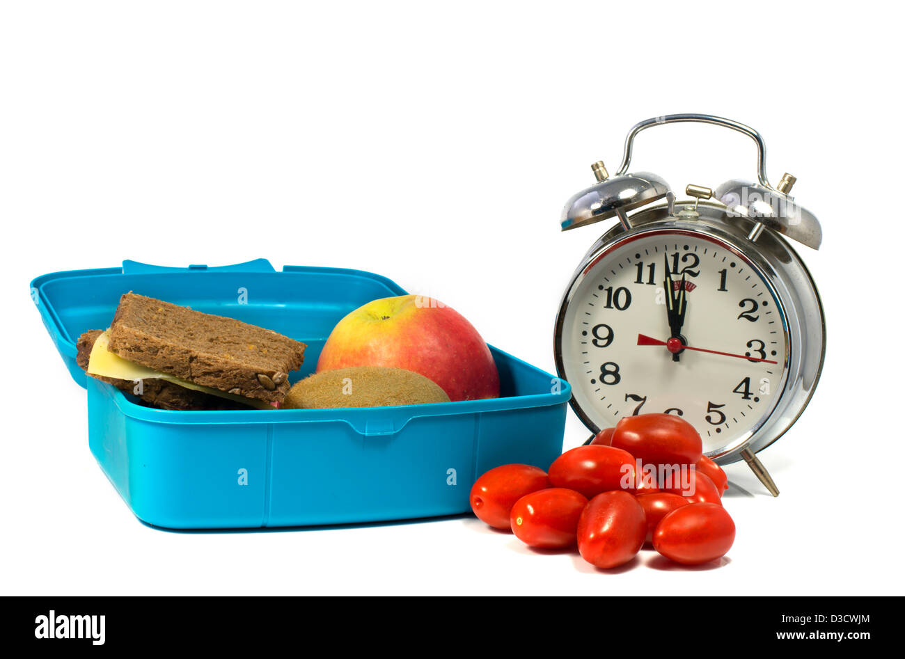 Dodici o clock pranzo con pane e frutta Foto Stock
