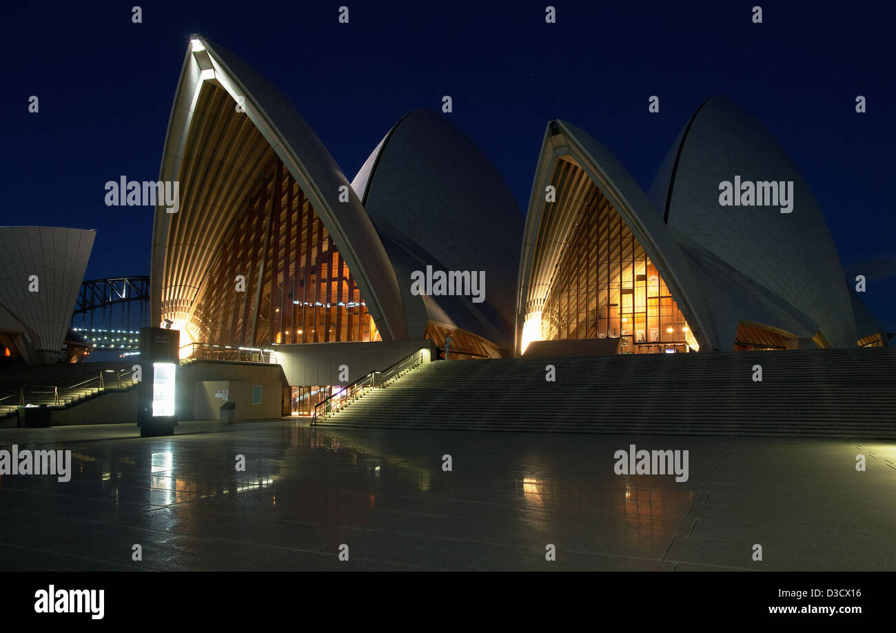 Sydney, Australia, illuminata Opera House su Bennelong Point Foto Stock