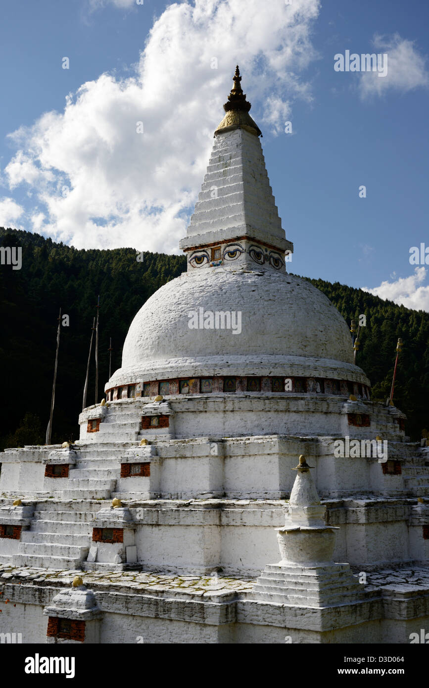 Stupa Chendebji,o Chora Kaso, NEPALESE basato sul design stupa/chorten ricopre i resti di uno spirito maligno del XIX secolo,36MPX,Hi-res Foto Stock