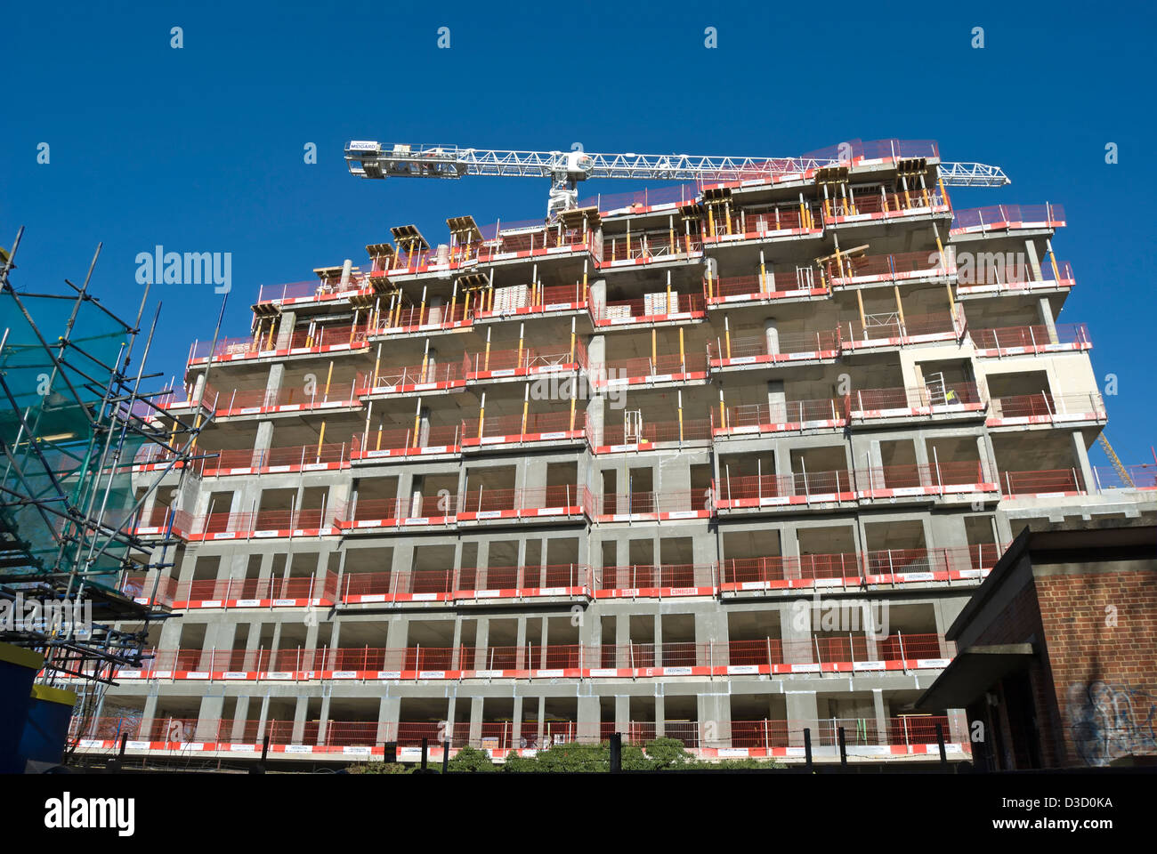 Blocco di appartamenti in costruzione a Kingston upon Thames Surrey, Inghilterra Foto Stock