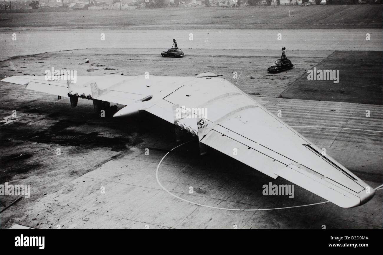 Il Northrop YB-49, catturato nella Charles M. Daniels Collection, era un velivolo sperimentale ad ala volante sviluppato dalla Northrop per la U.S. Air Force. Presentava un design unico senza fusoliera ed è stato testato come potenziale bombardiere alla fine degli anni '1940 Foto Stock