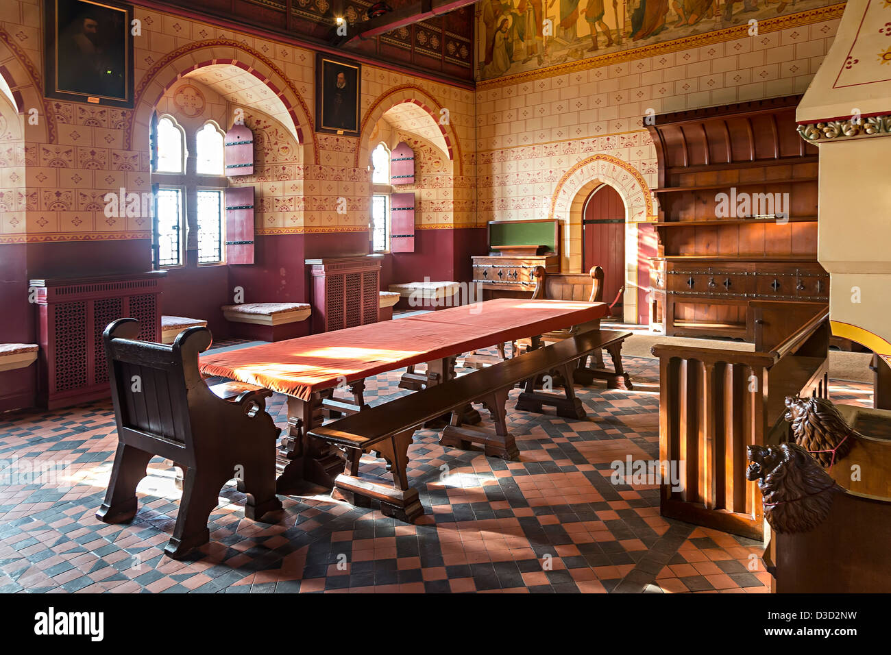 Interno della sala da pranzo, Castell Coch castello, Tongwynlais, Cardiff Wales, Regno Unito Foto Stock