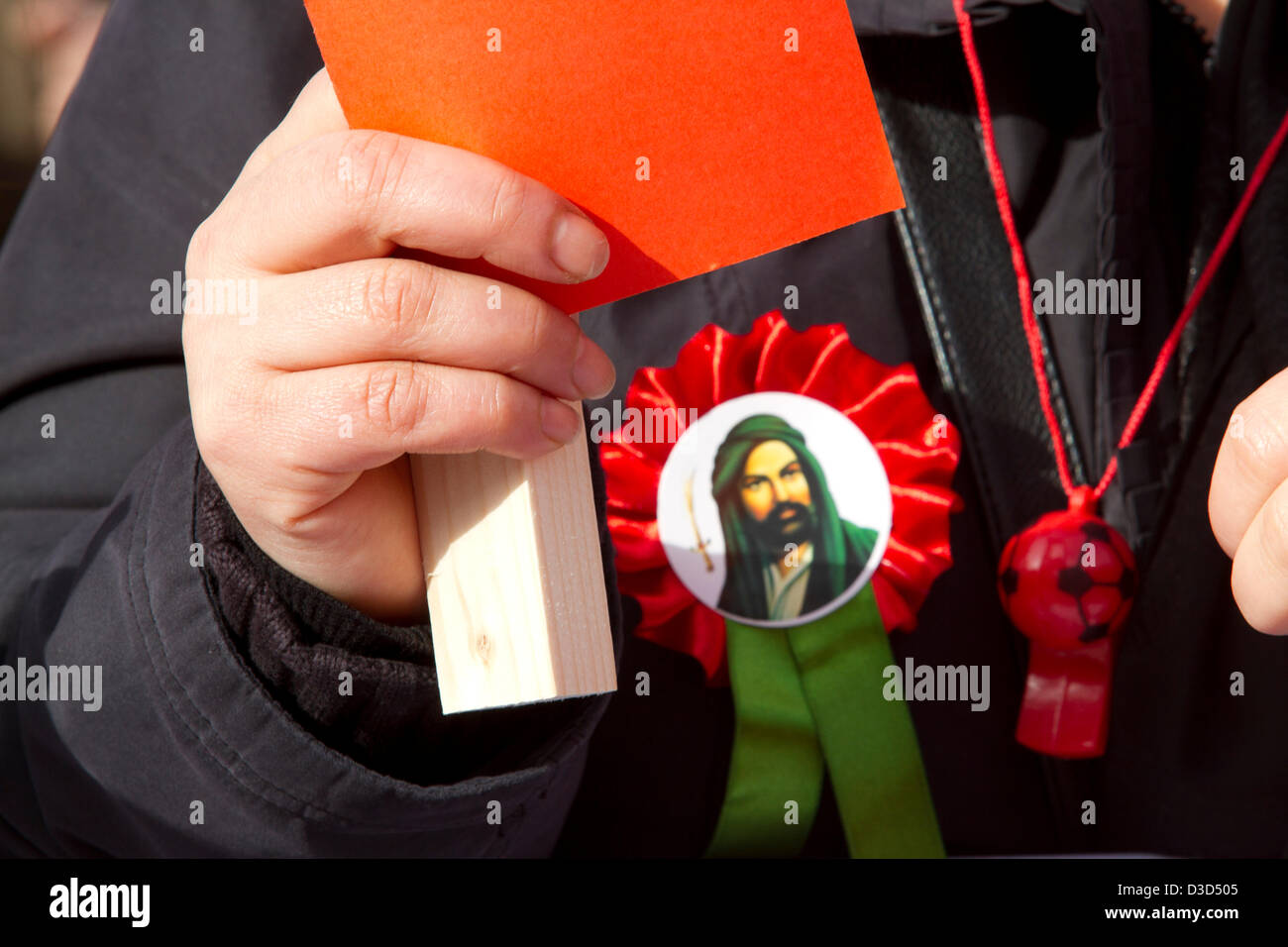 116Febbraio 2013. Londra REGNO UNITO. Membri della British Alevi turco fase comunitaria un rally in Trafalgar Square a chiedere una maggiore parità di trattamento per le loro credenze religiose in Turchia. Alevism sviluppato al di fuori della Shia Islam e si stima la comunità Alevi in Turchia è compresa tra dieci e venti milioni di euro. Alevis sono state bersaglio di storiche e recenti di repressione. Credito: Amer Ghazzal/Alamy Live News Foto Stock