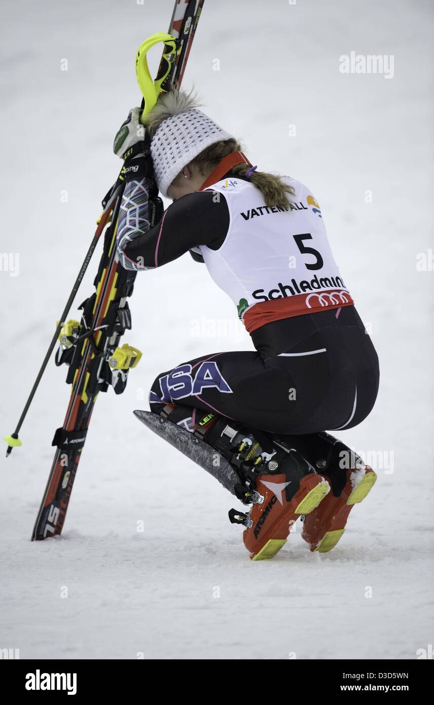 16.02.2013, Schladming, Austria. Mikaela Shiffrin USA si inginocchia dopo il suo titolo di Campione del Mondo nella foto della neve Ulmer Andreas Schaad xxNOxMODELxRELEASExx FIS Mondiali di Sci 2013 Foto Stock