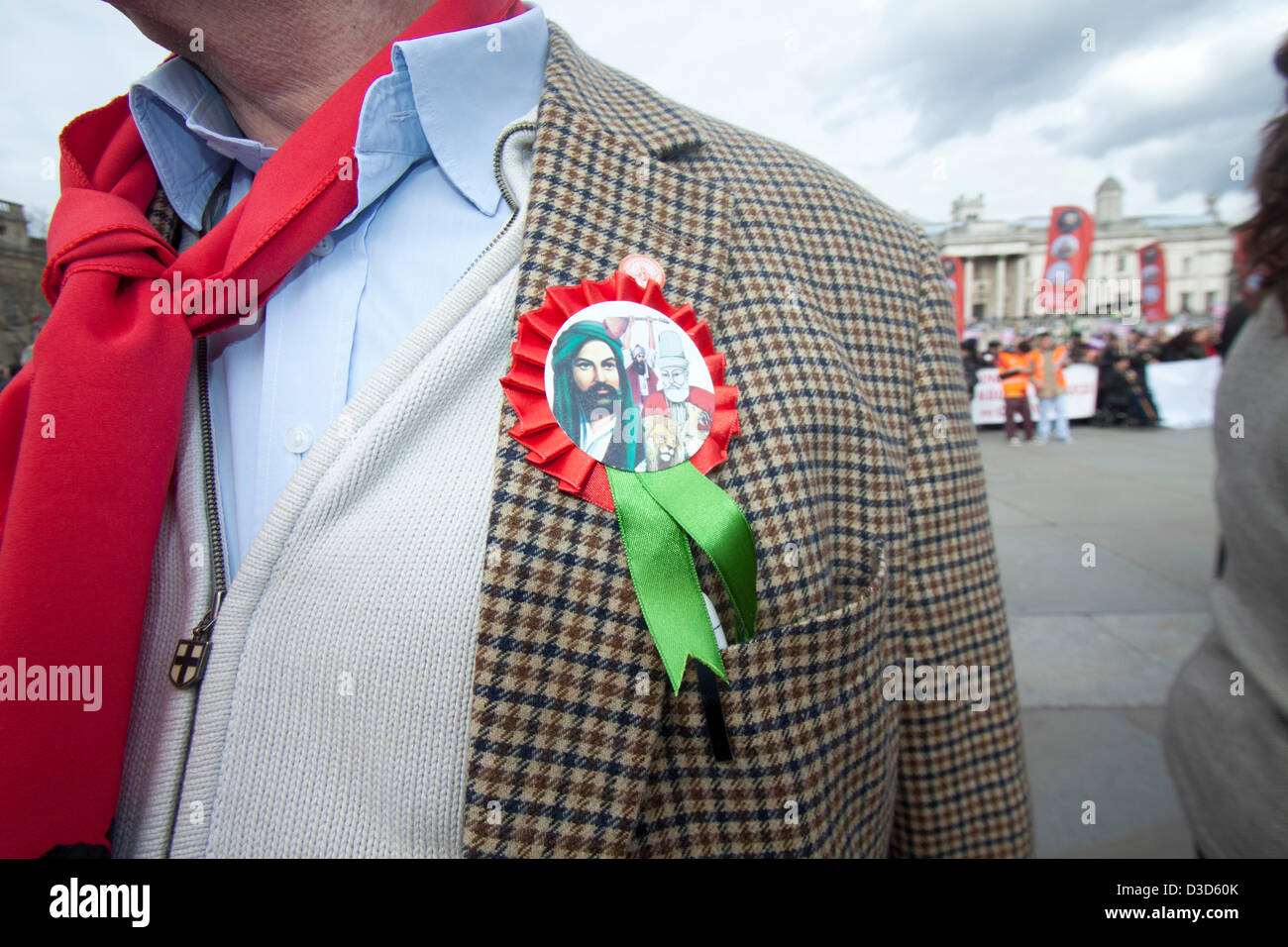 Il 16 febbraio 2013. Londra REGNO UNITO. Membri della British Alevi turco fase comunitaria un rally in Trafalgar Square a chiedere una maggiore parità di trattamento per le loro credenze religiose in Turchia. Alevism sviluppato al di fuori della Shia Islam e si stima la comunità Alevi in Turchia è compresa tra dieci e venti milioni di euro. Alevis sono state bersaglio di storiche e recenti di repressione. Credito: Amer Ghazzal/Alamy Live News Foto Stock