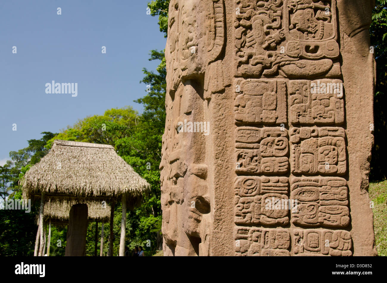 Archeologia archeologici Arte artefatto illustrazione artistica autentica attrazione blue sky scolpiti carving America Centrale Am Foto Stock