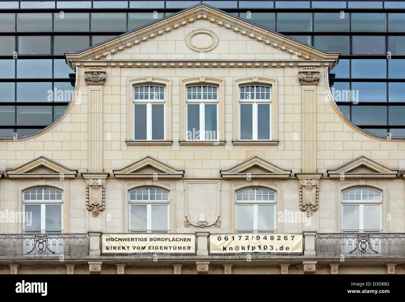 Frankfurt am Main, Germania, sulla pubblicità di alta qualità per le proprietà di una facciata Foto Stock