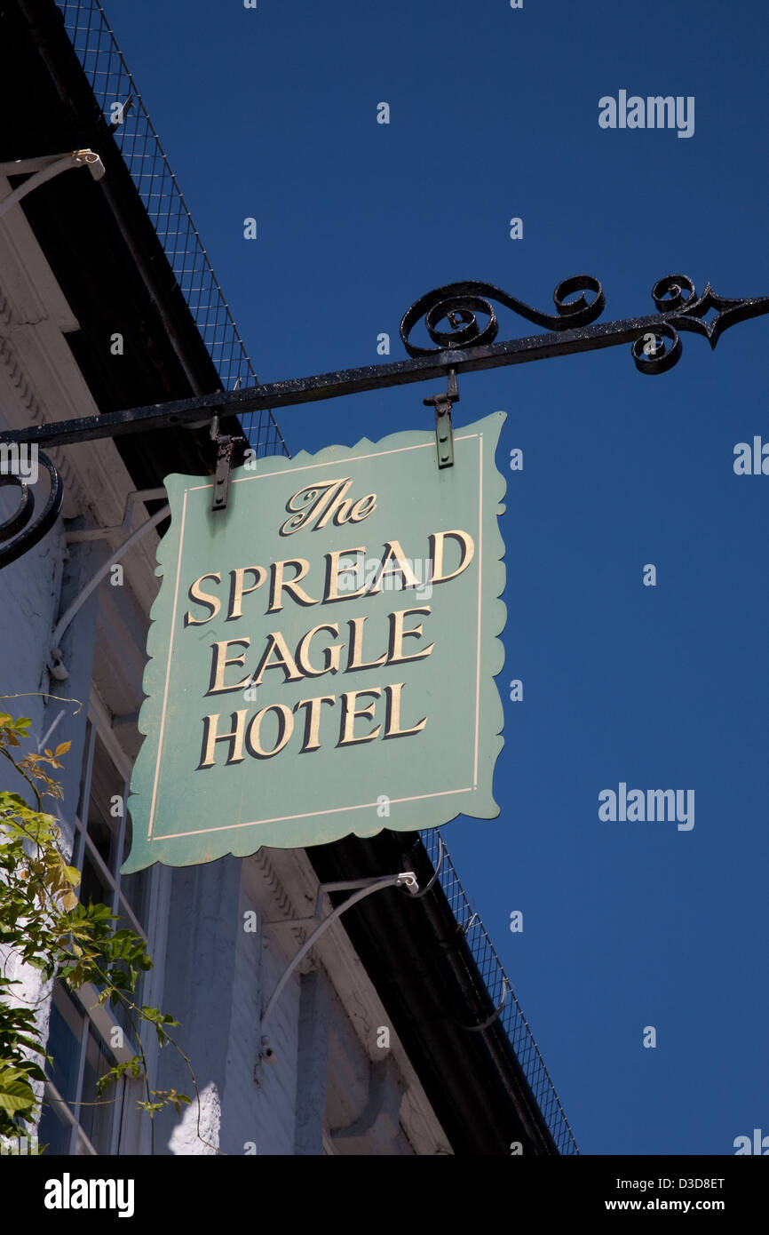 Spread Eagle Hotel e Pub Accedi Midhusrt, West Sussex, in Inghilterra, Regno Unito Foto Stock