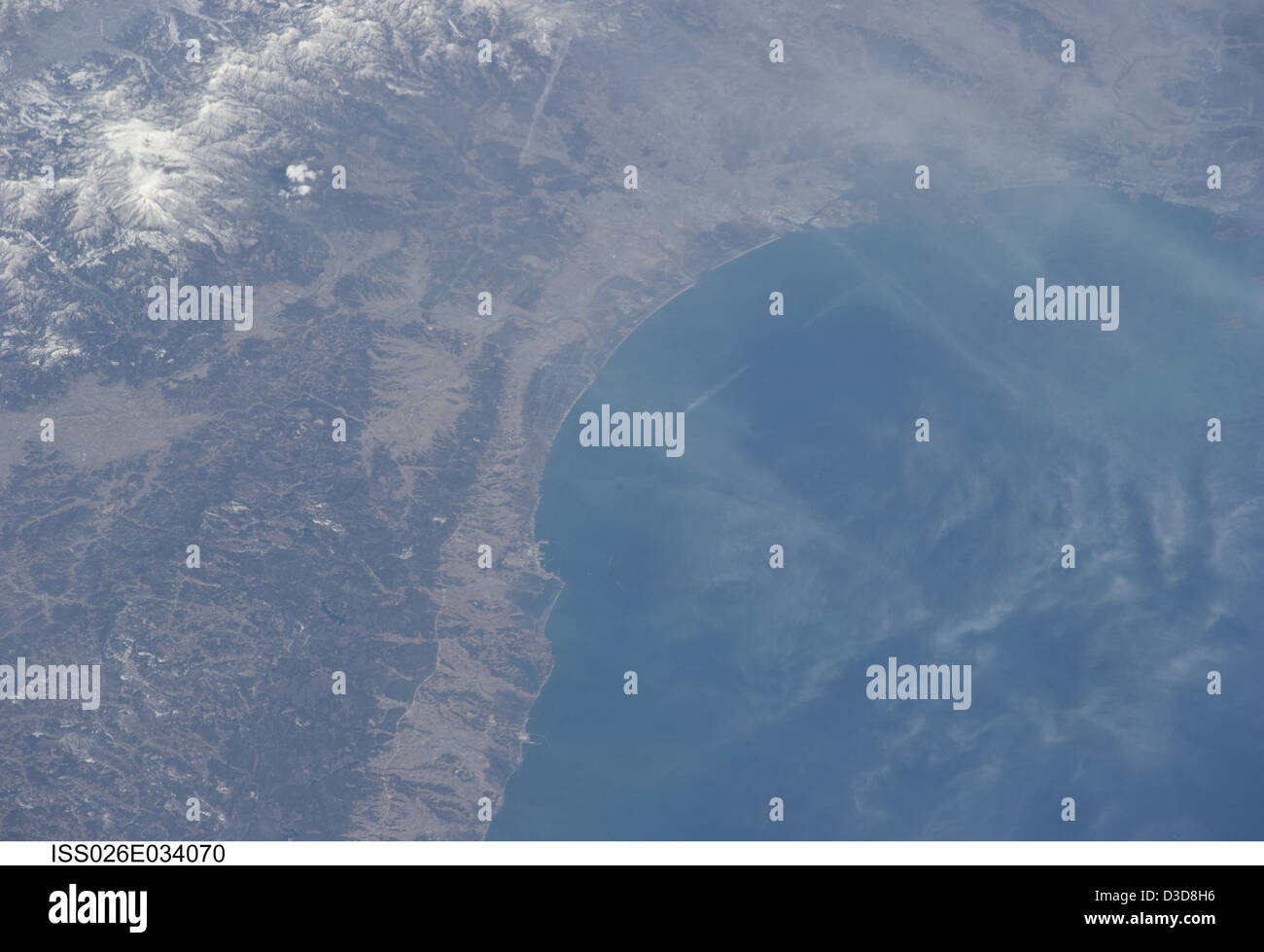 I satelliti di osservazione della Terra della NASA hanno catturato le conseguenze dello tsunami a Sendai, in Giappone, dopo il terremoto del marzo 2011, fornendo dati vitali per il ripristino dei disastri e la ricerca scientifica. Foto Stock