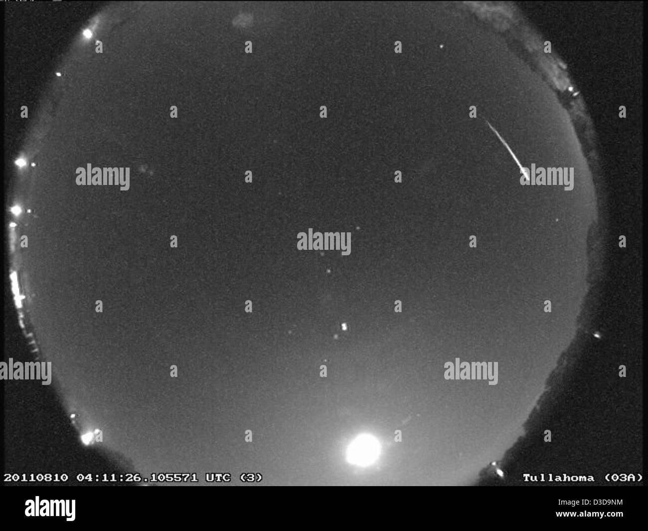 La Perseid Meteor Shower del 2011 è osservata al Marshall Space Flight Center della NASA in Tennessee, mostrando meteore nel cielo notturno come parte di uno studio sugli ambienti meteoroidi. Foto Stock La Perseid Meteor Shower del 2011 è osservata al Marshall Space Flight Center della NASA in Tennessee, mostrando meteore nel cielo notturno come parte di uno studio sugli ambienti meteoroidi. Foto Stock