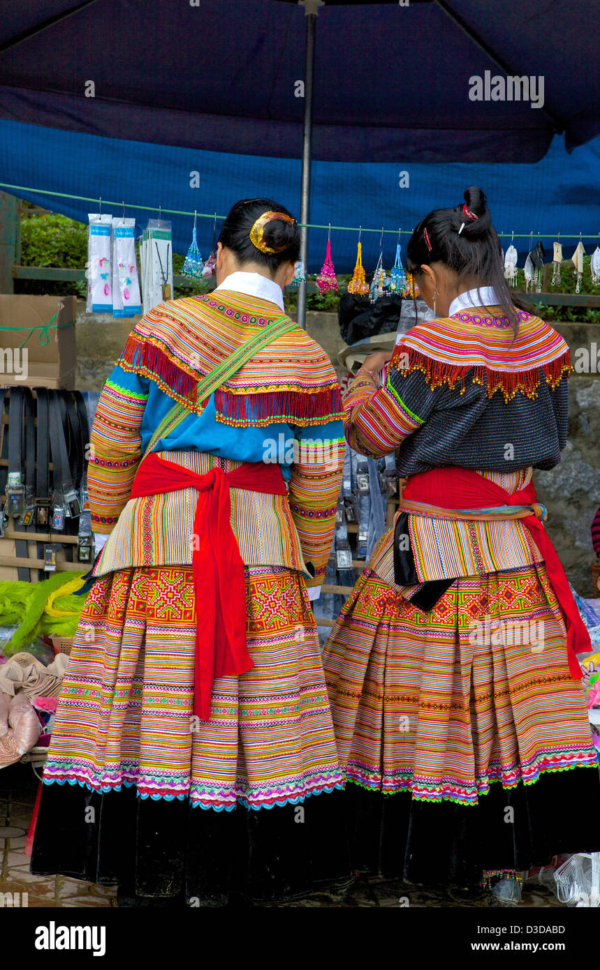 Bac Ha mercato domenicale il Vietnam, Lao Cai Provincia, fiore minoranza Hmong gruppo Foto Stock