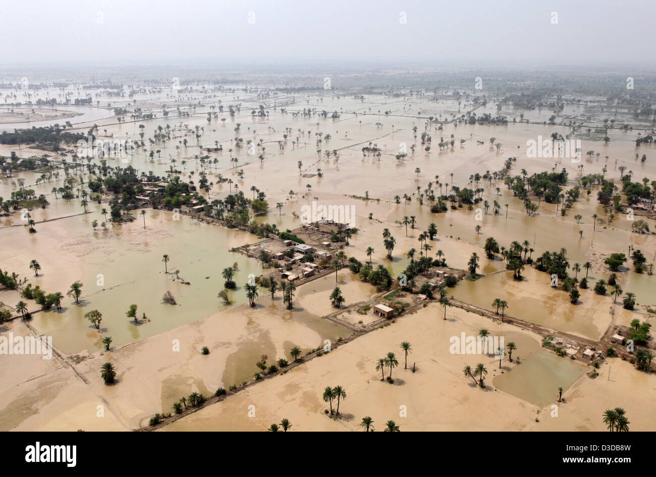 Kotnai, Pakistan, inondazioni su aree allagate Foto Stock
