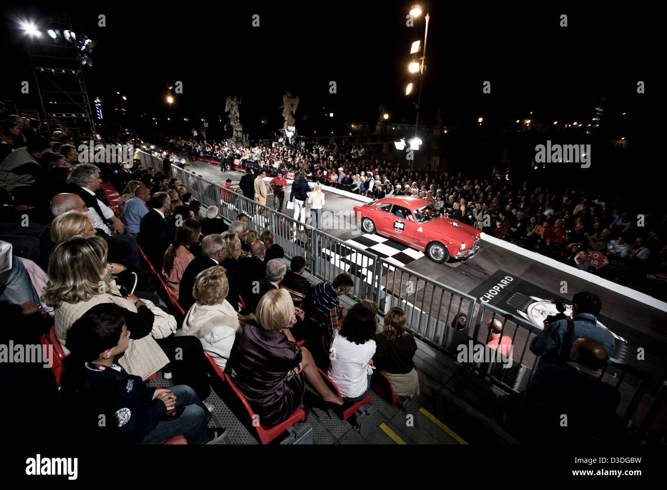 Gli spettatori della Mille Miglia la vettura da gara, Italia, 2008 Foto Stock