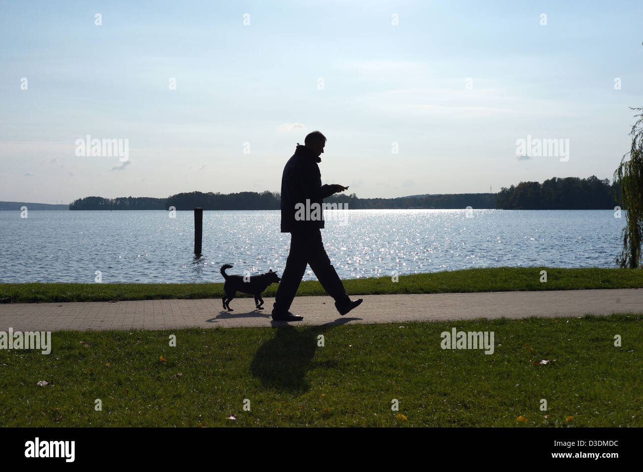 Storkow, Germania, passeggino su Scharmuetzelsee Foto Stock