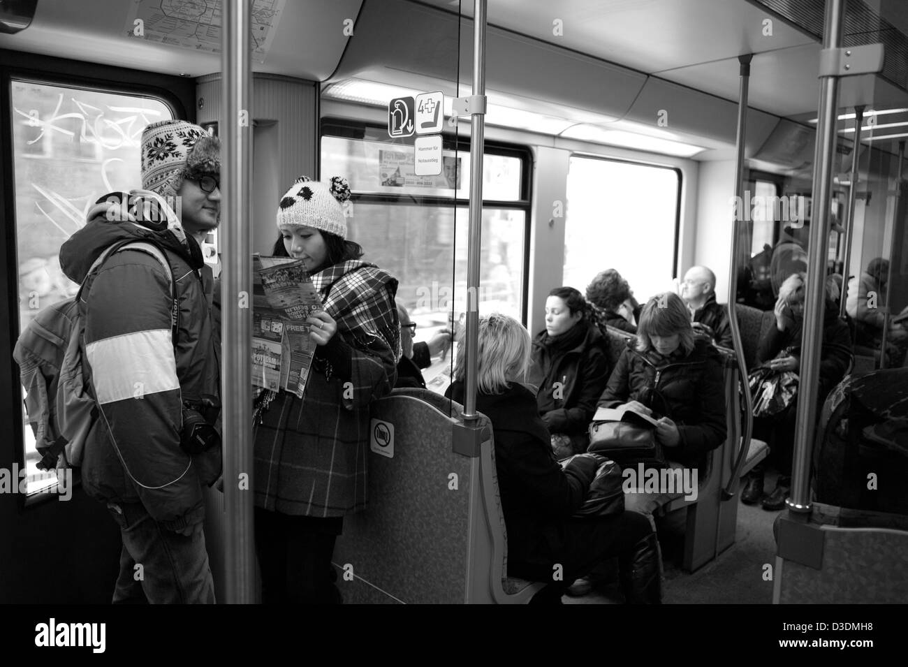 Berlino, Germania, i passeggeri di un treno Foto Stock