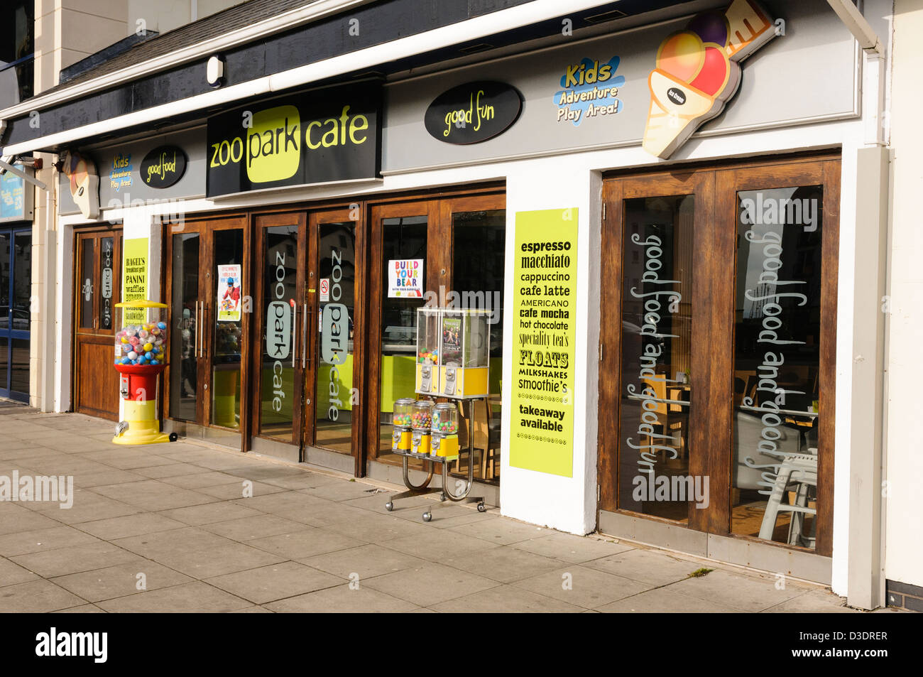 Bambini's cafe con un giardino zoologico animale tema - Zoo Park Cafe, Carrickfergus, Irlanda del Nord Foto Stock