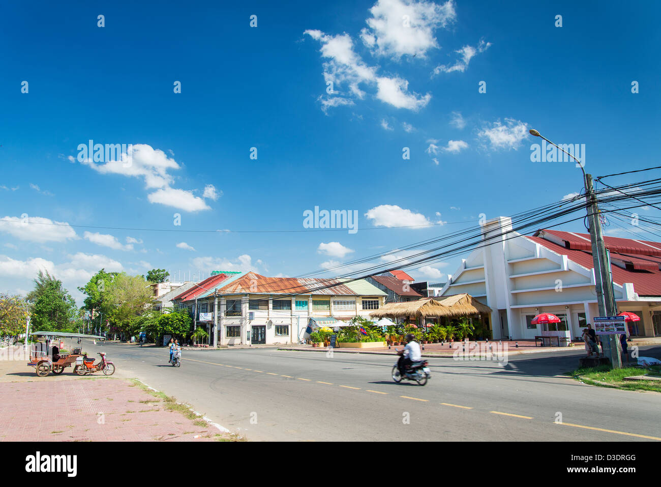 Kep città riverside centre street in Cambogia con il mercato Foto Stock
