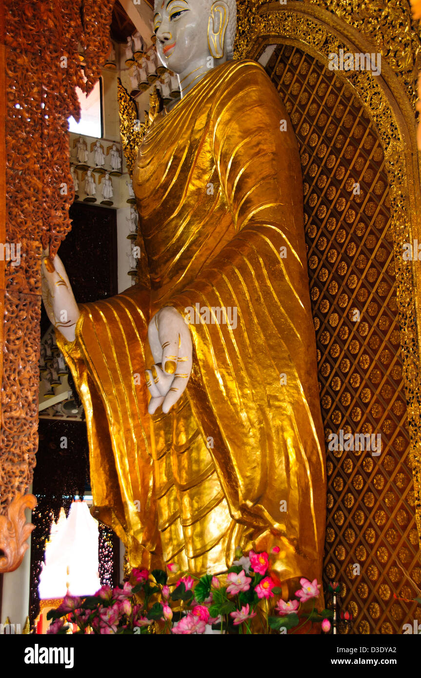 Il Buddha è riconosciuto dai buddisti come un risvegliato o maestro illuminato che ha insegnato al popolo,birmano Tempio del Buddha,Penang, Malaysia Foto Stock